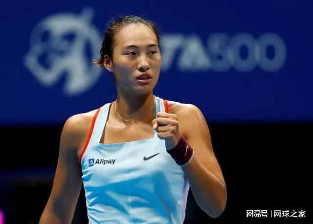 阿诺德受伤影响皇马阵容，巴尔韦德需客串右后卫，球迷呼吁调整阵型。